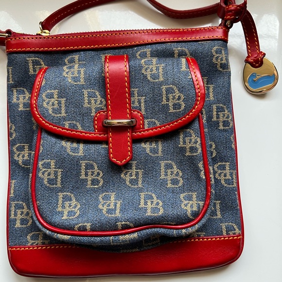 VINTAGE Dooney & Bourke Signature Letter Carrier denim crossbody with red trim - Picture 1 of 10